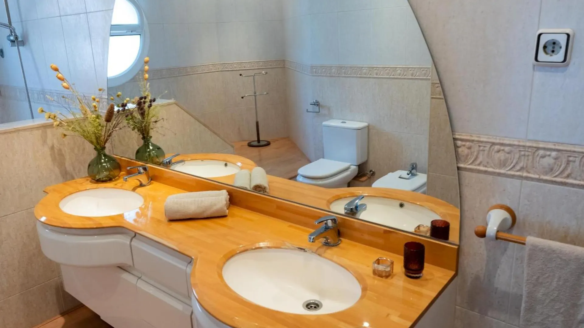 Casa Serenidad: Naturaleza, Jacuzzi & Parking En Cubelles - Es-332-10 0*,  Španělsko