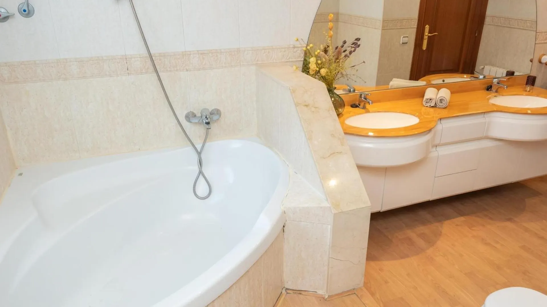 Casa Serenidad: Naturaleza, Jacuzzi & Parking En Cubelles - Es-332-10 Villa